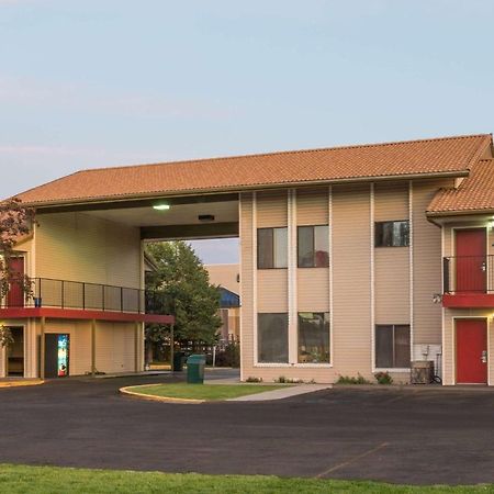 Howard Johnson By Wyndham Boise Exterior photo